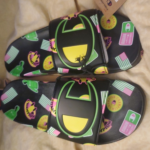 NWT Champion IPO Catch Print Slides Youth size 7 - Picture 5 of 8